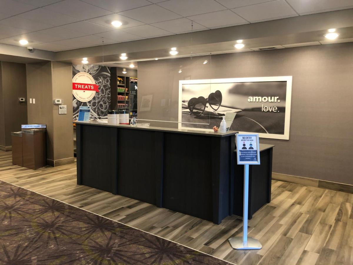 The Landing Hotel & Conference Centre St. Paul ภายนอก รูปภาพ
