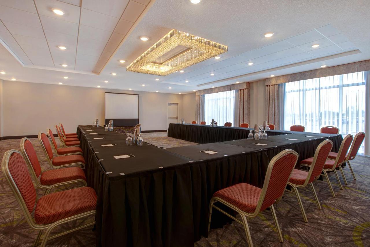 The Landing Hotel & Conference Centre St. Paul ภายนอก รูปภาพ