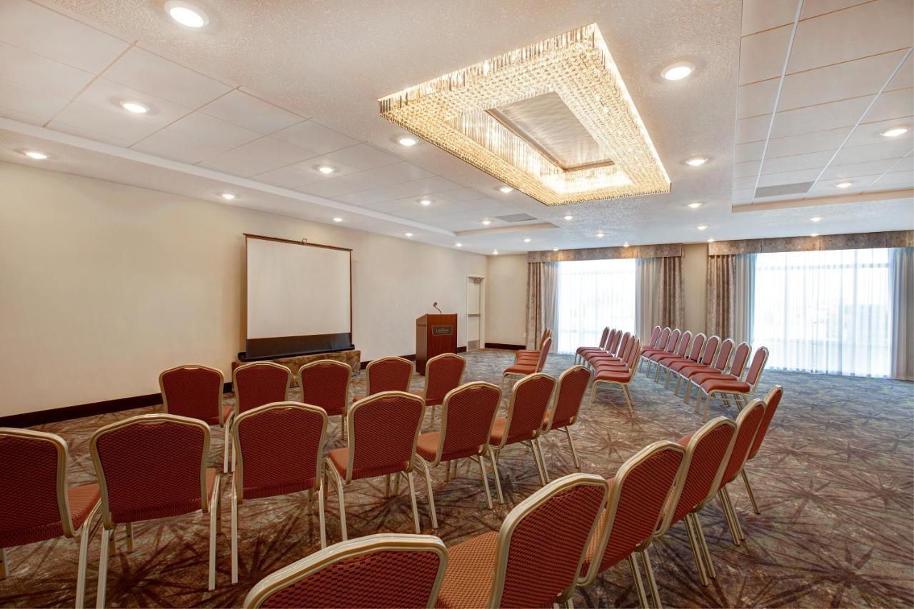 The Landing Hotel & Conference Centre St. Paul ภายนอก รูปภาพ