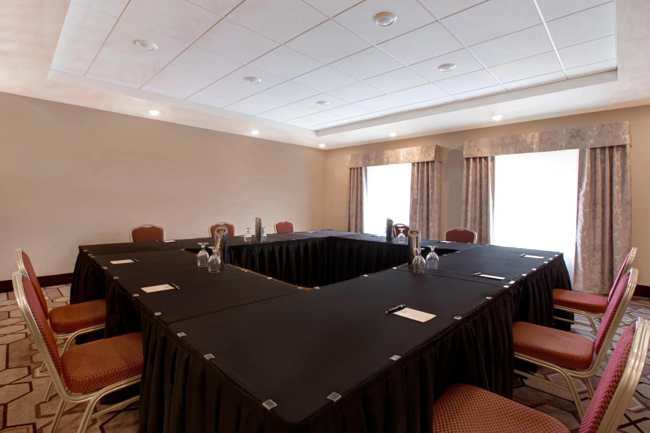 The Landing Hotel & Conference Centre St. Paul ภายนอก รูปภาพ