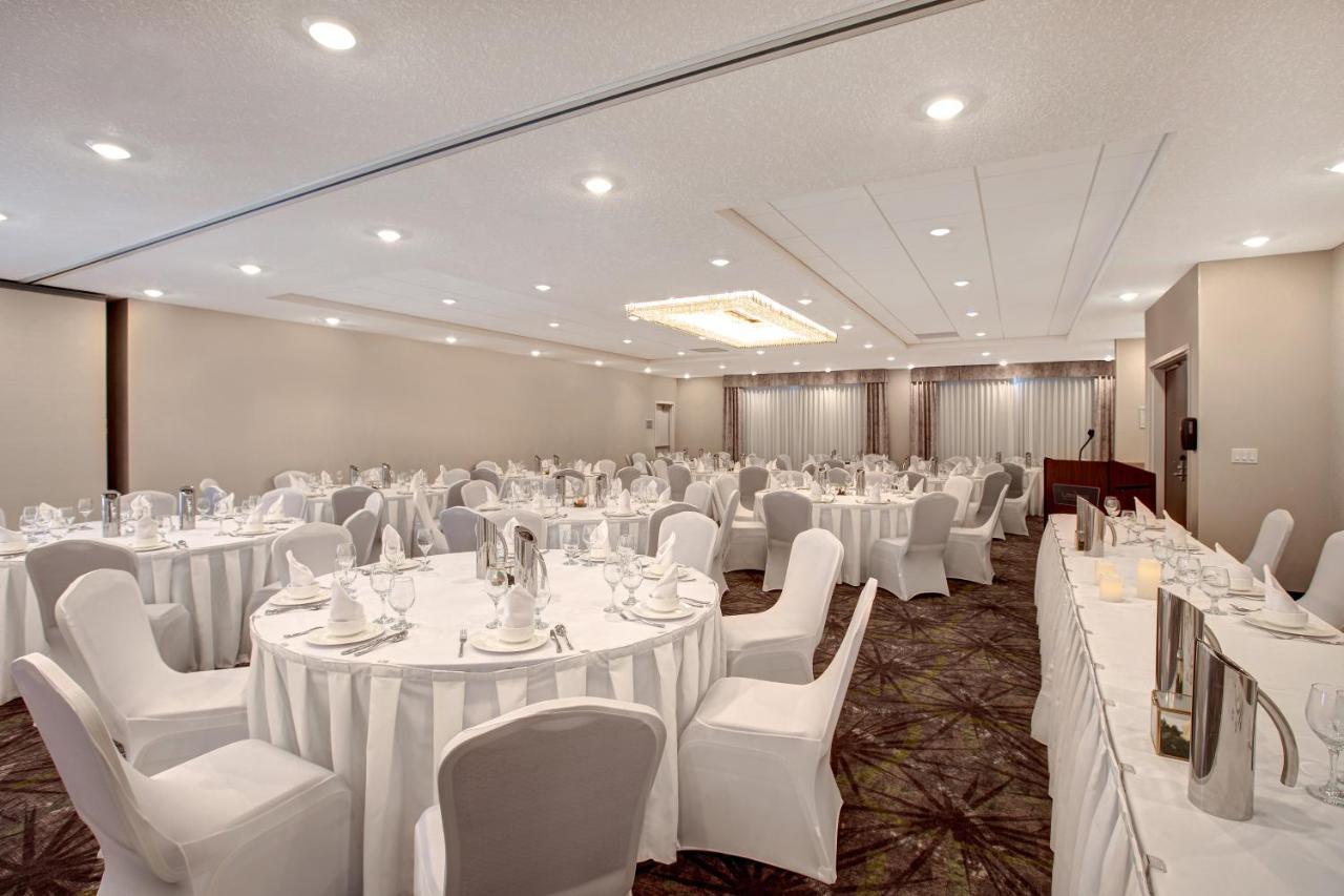 The Landing Hotel & Conference Centre St. Paul ภายนอก รูปภาพ