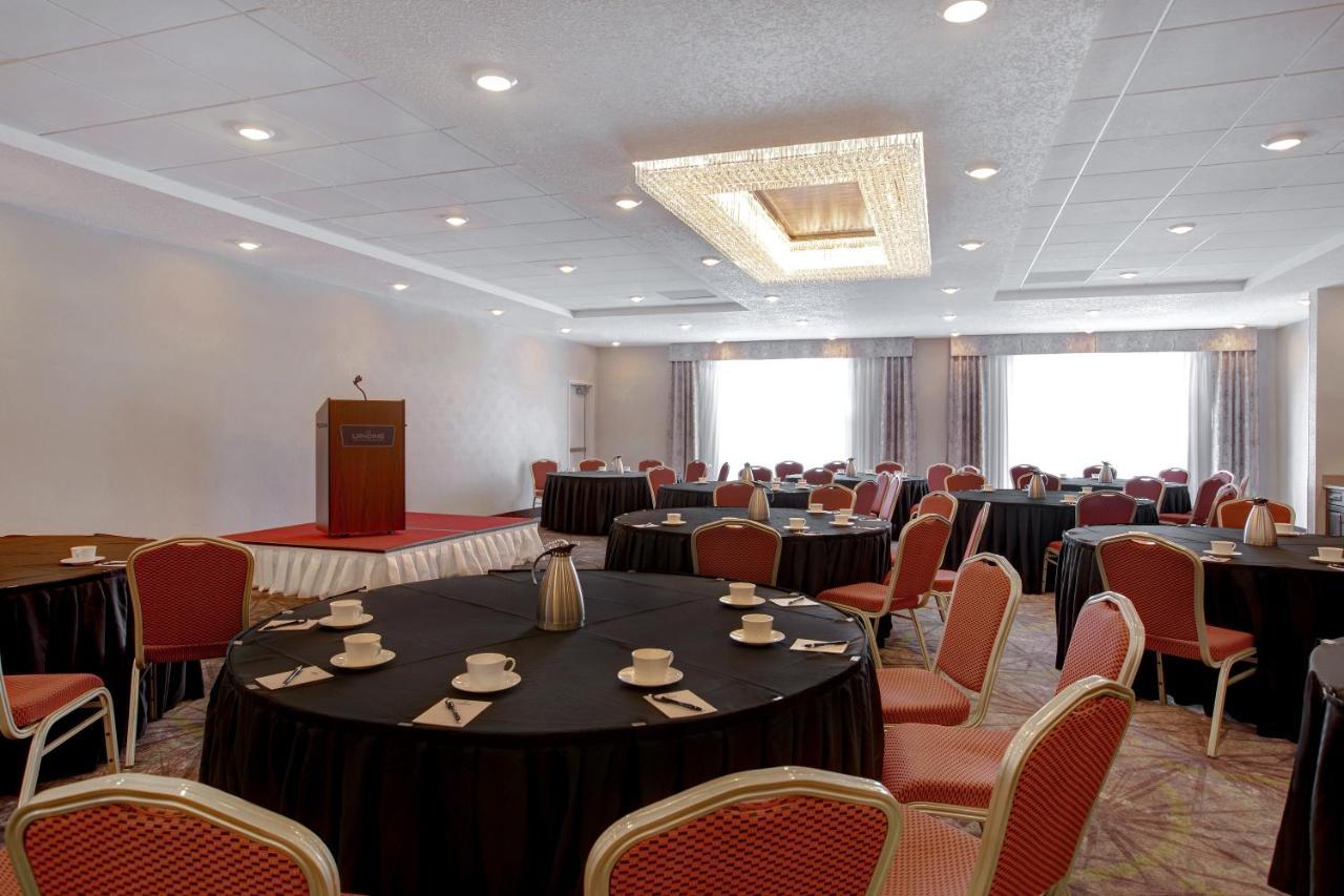 The Landing Hotel & Conference Centre St. Paul ภายนอก รูปภาพ