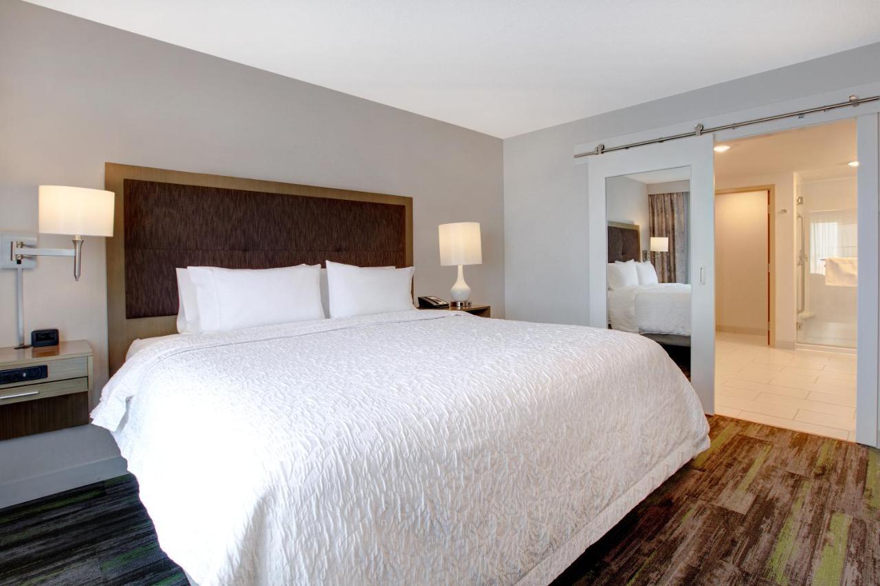 The Landing Hotel & Conference Centre St. Paul ภายนอก รูปภาพ