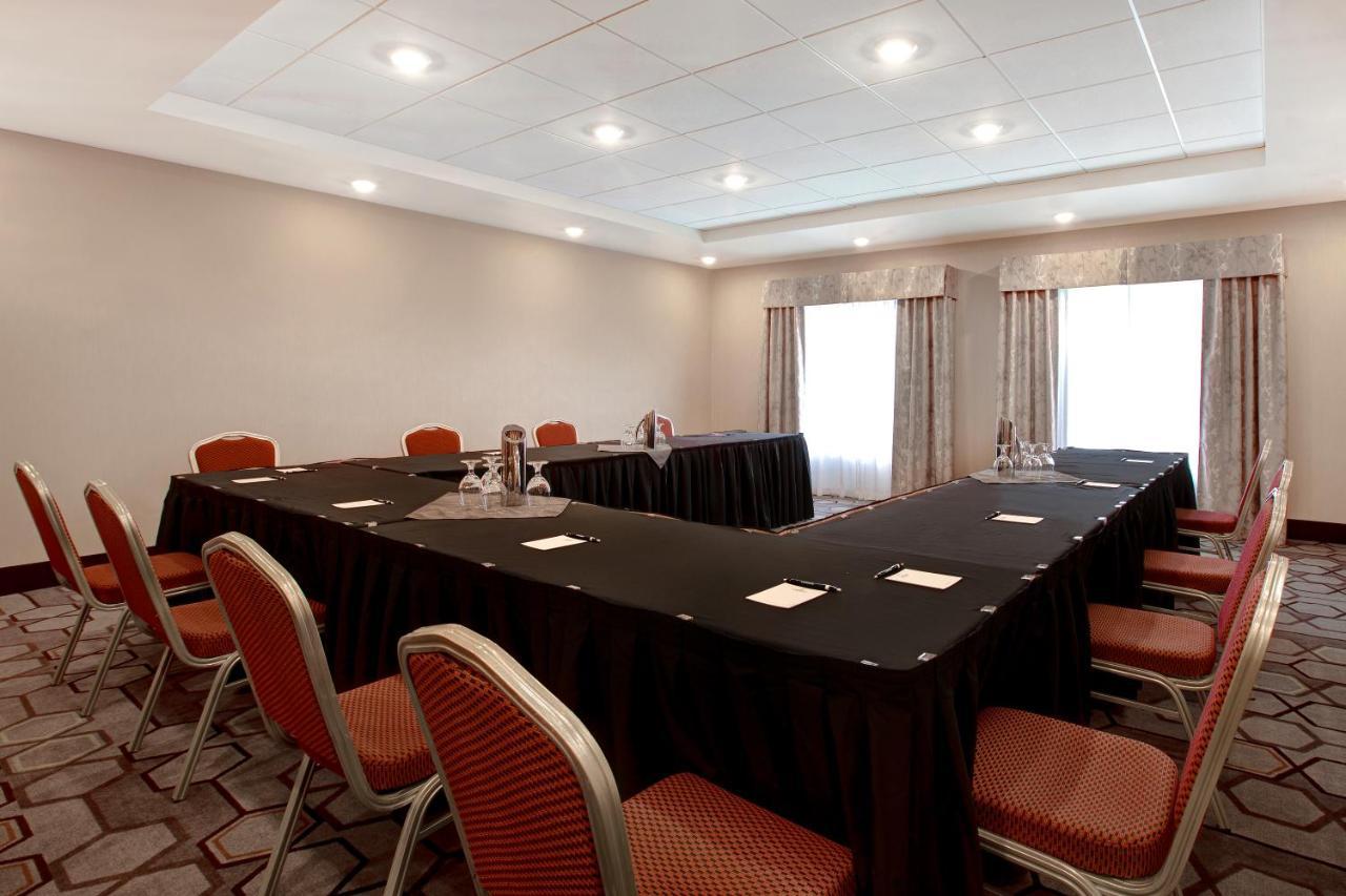 The Landing Hotel & Conference Centre St. Paul ภายนอก รูปภาพ