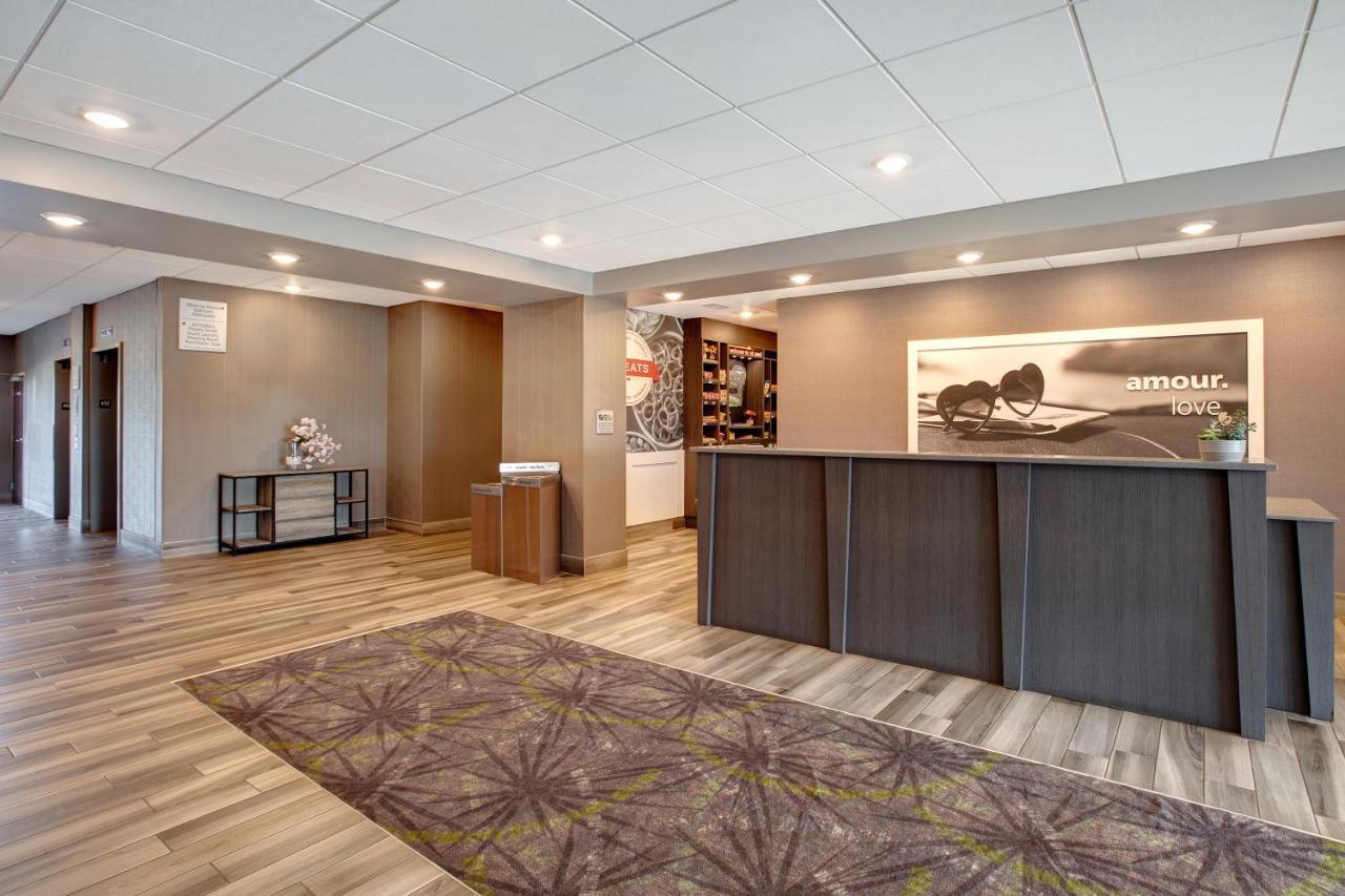 The Landing Hotel & Conference Centre St. Paul ภายนอก รูปภาพ