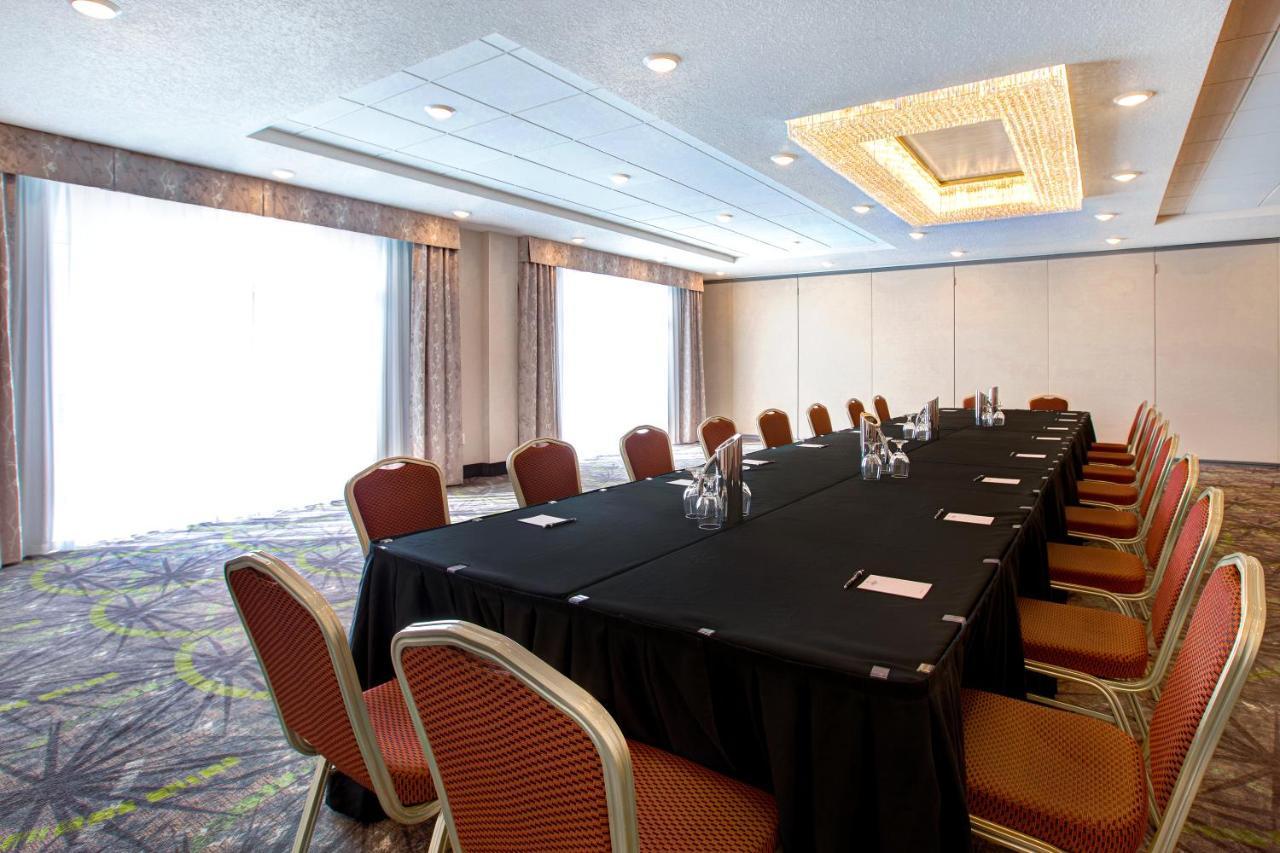 The Landing Hotel & Conference Centre St. Paul ภายนอก รูปภาพ