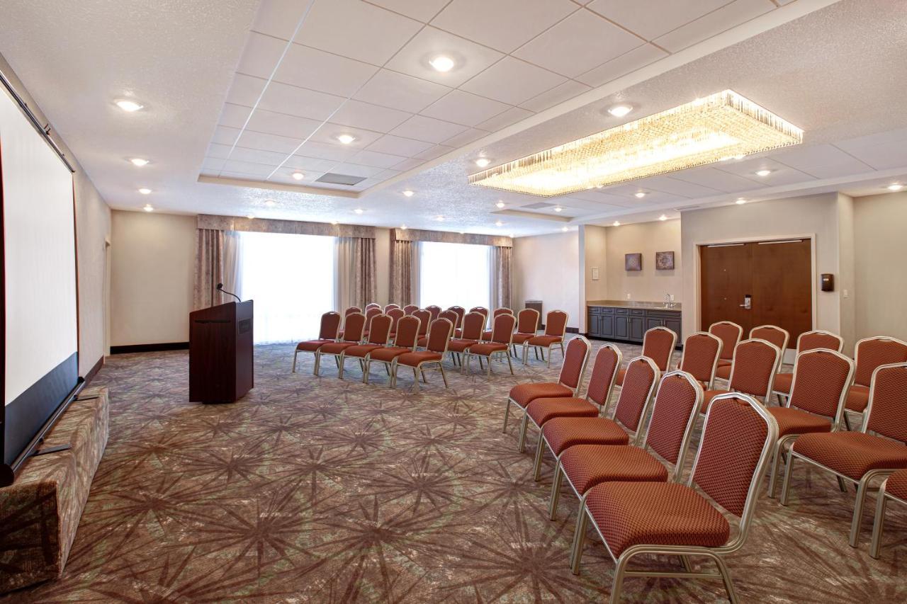 The Landing Hotel & Conference Centre St. Paul ภายนอก รูปภาพ