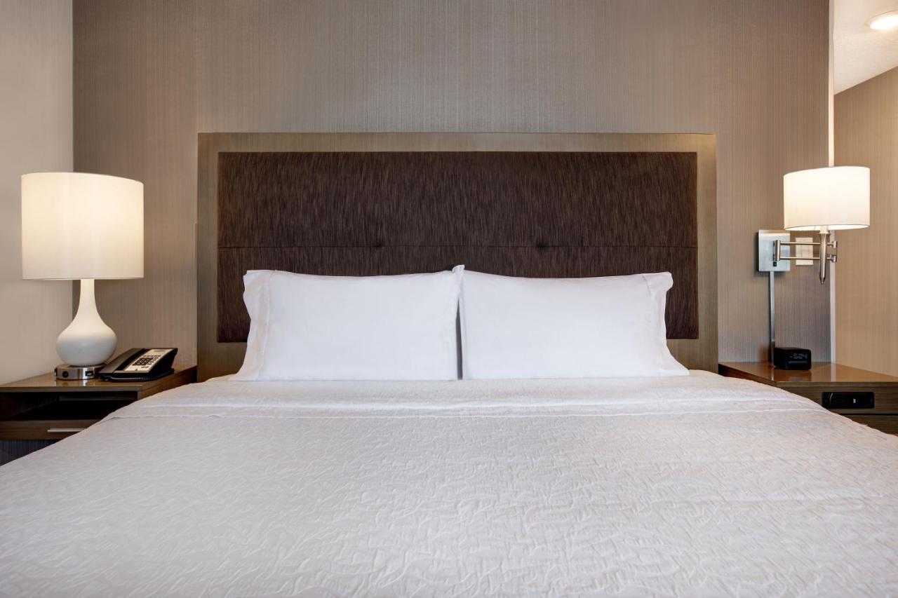 The Landing Hotel & Conference Centre St. Paul ภายนอก รูปภาพ