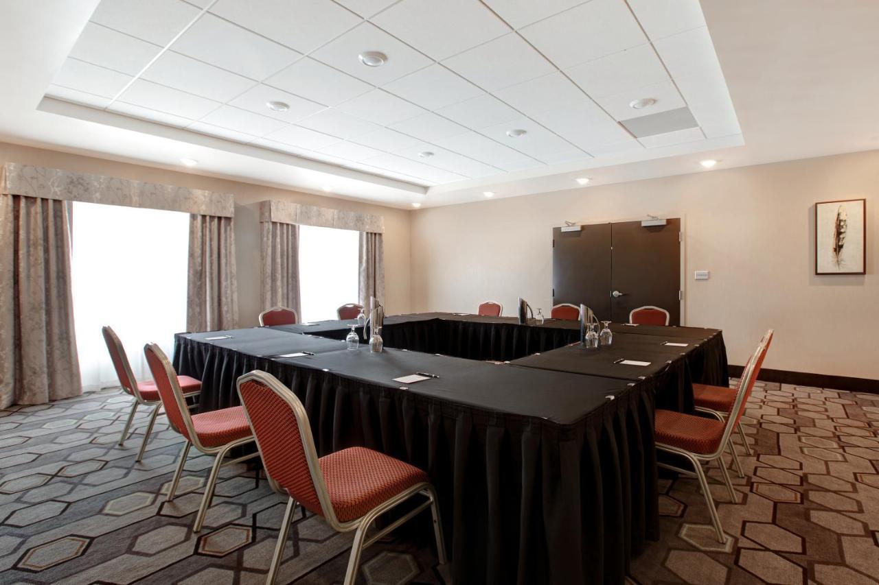 The Landing Hotel & Conference Centre St. Paul ภายนอก รูปภาพ