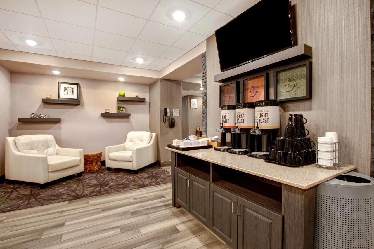 The Landing Hotel & Conference Centre St. Paul ภายนอก รูปภาพ