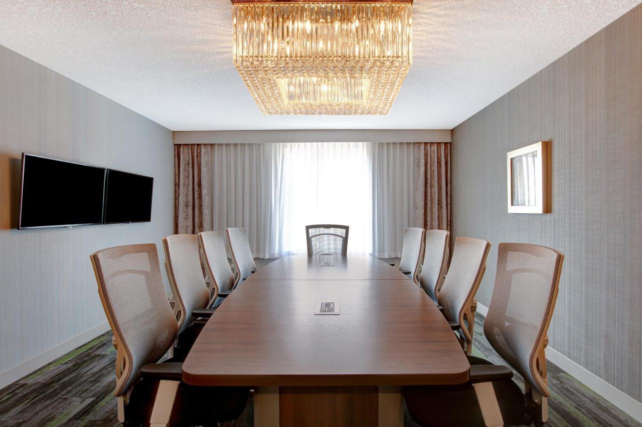 The Landing Hotel & Conference Centre St. Paul ภายนอก รูปภาพ
