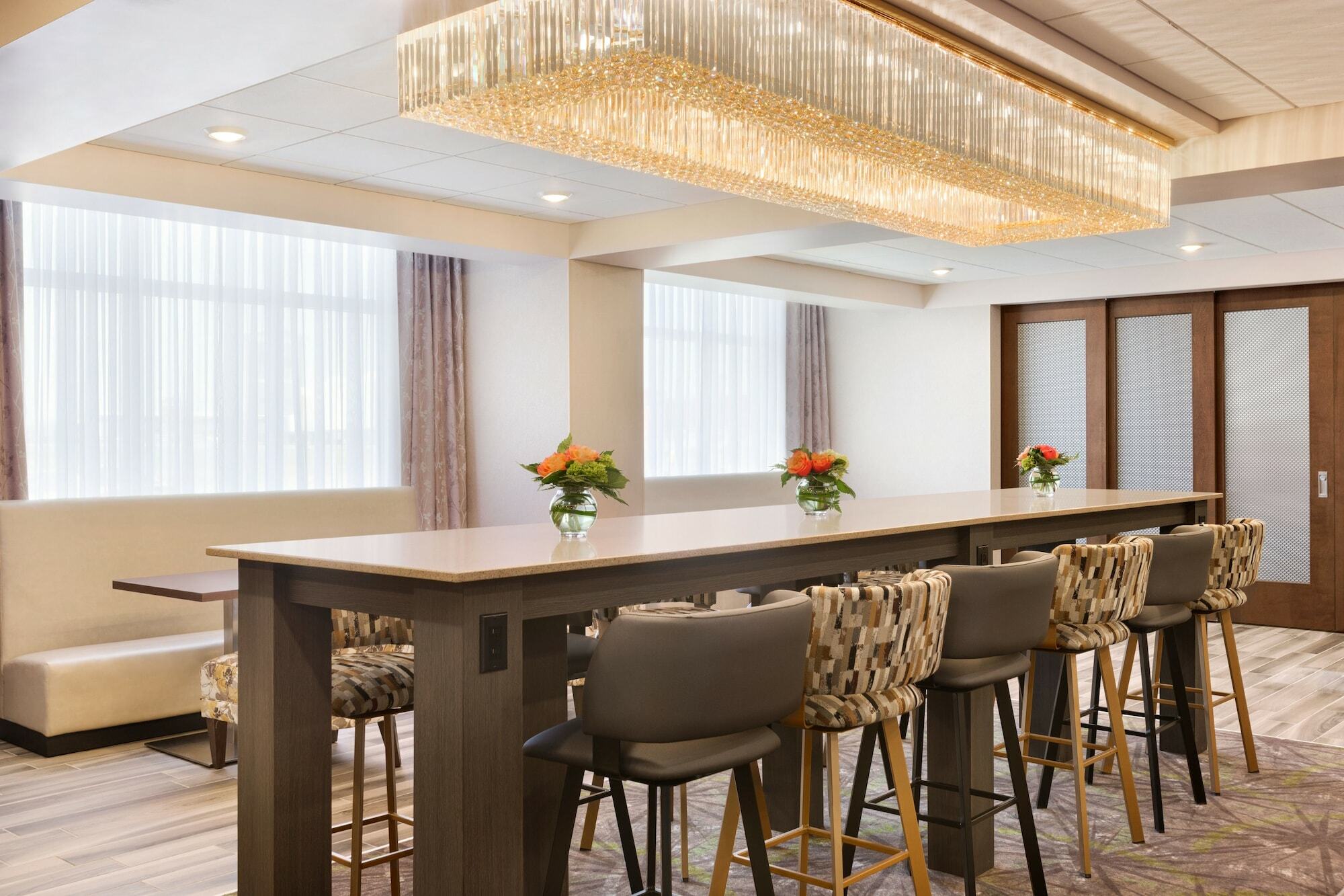 The Landing Hotel & Conference Centre St. Paul ภายนอก รูปภาพ